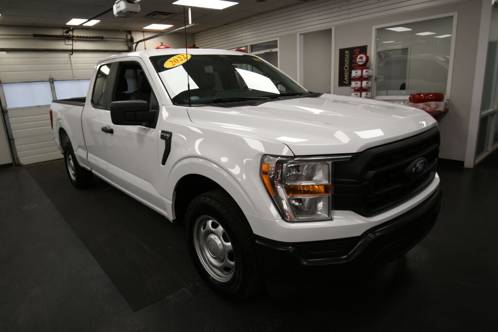 View vehicle photo 2