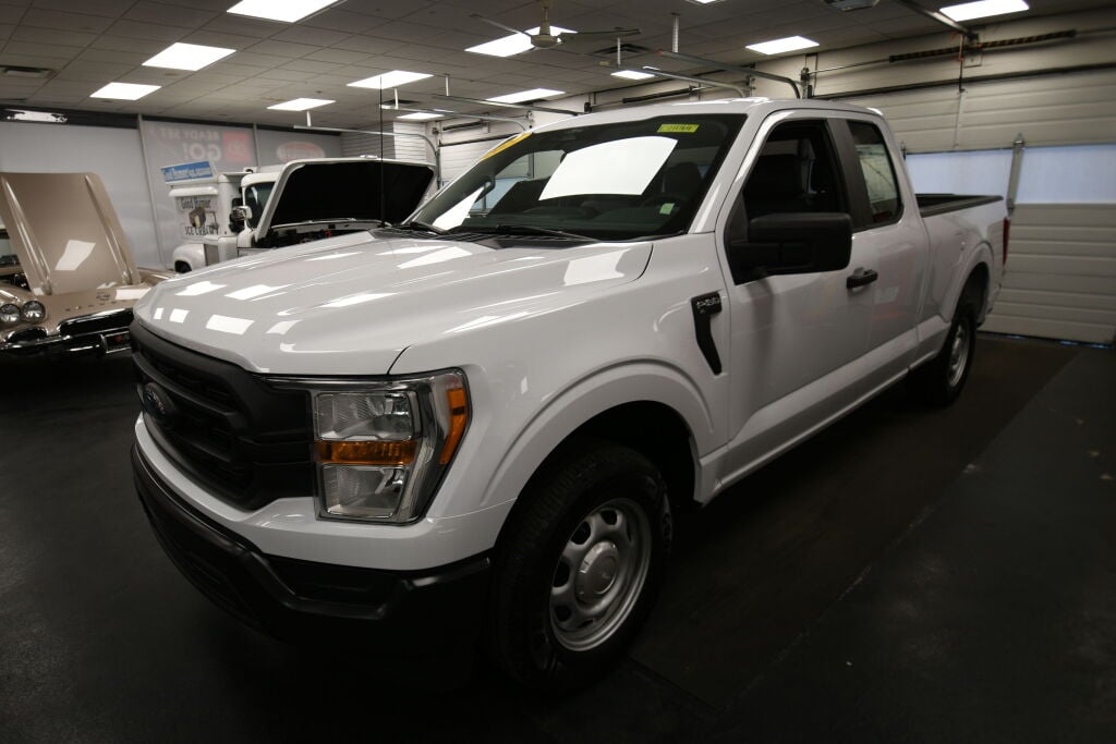 View vehicle photo 4