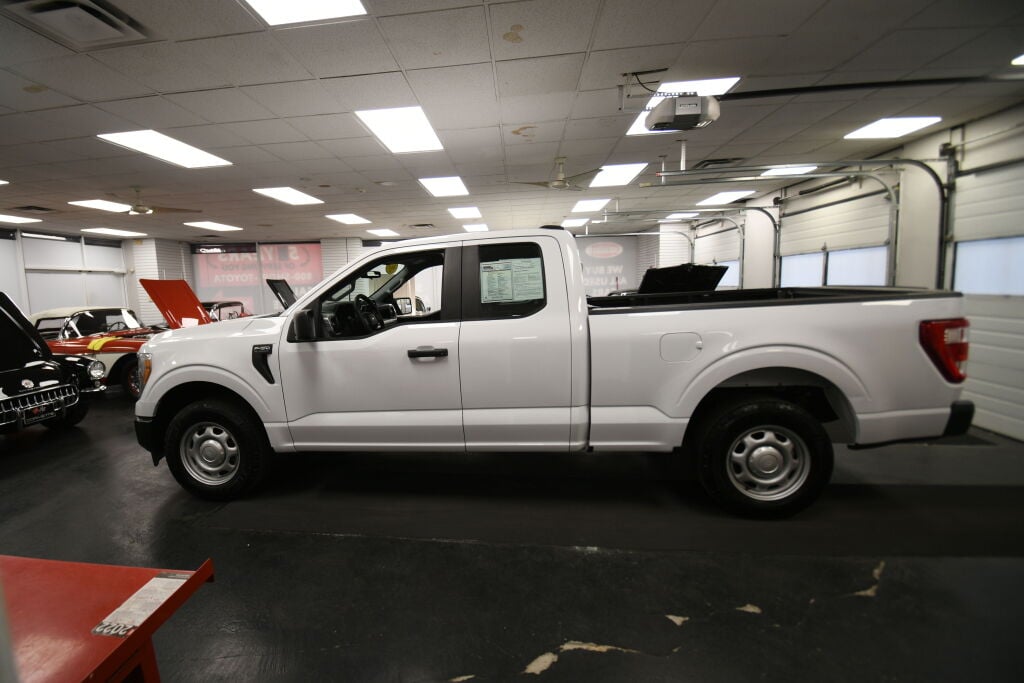 View vehicle photo 5