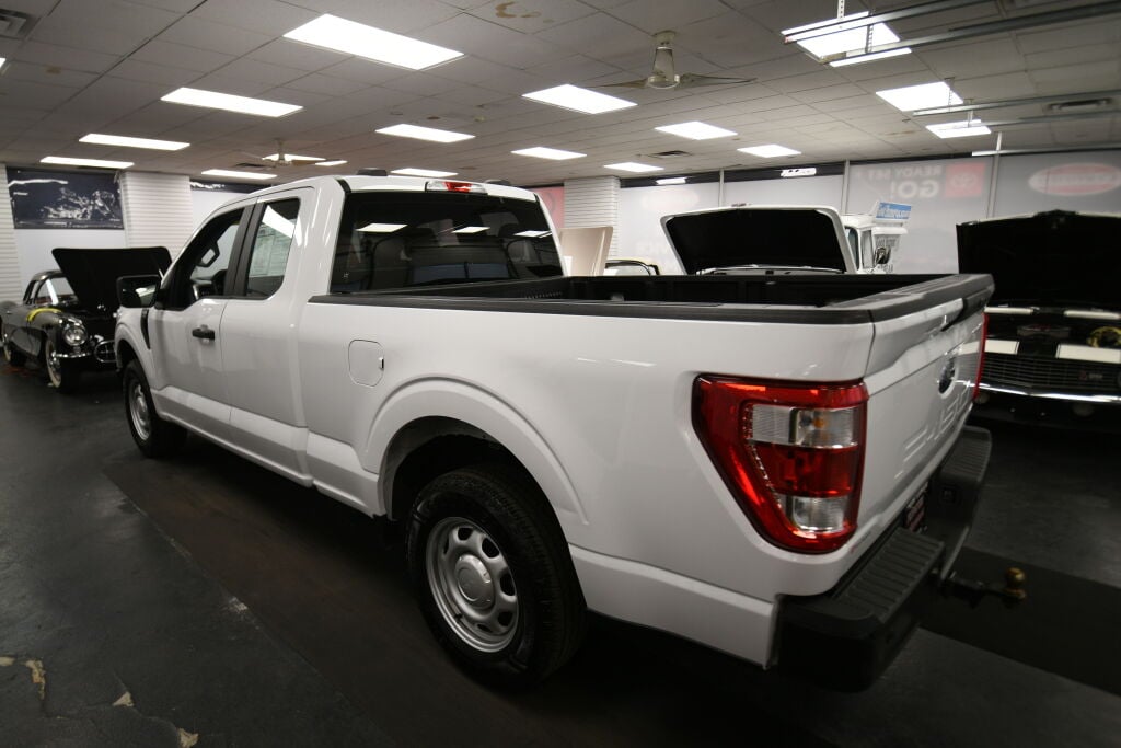 View vehicle photo 6
