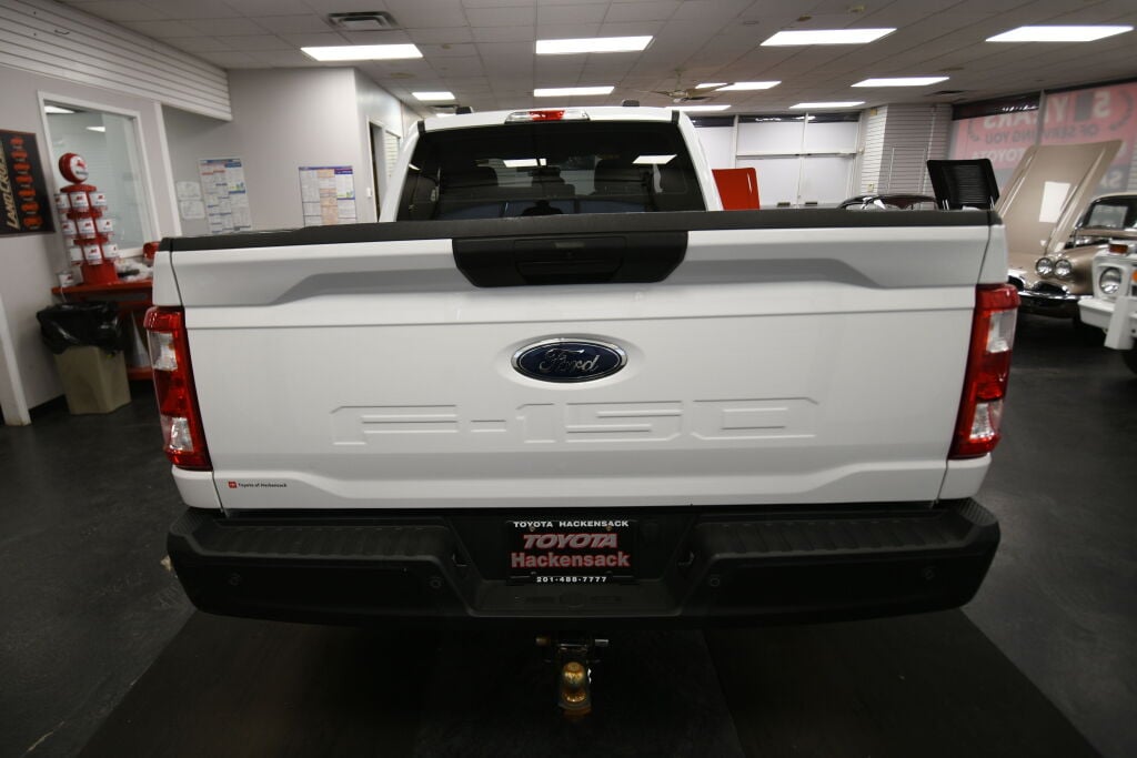 View vehicle photo 7