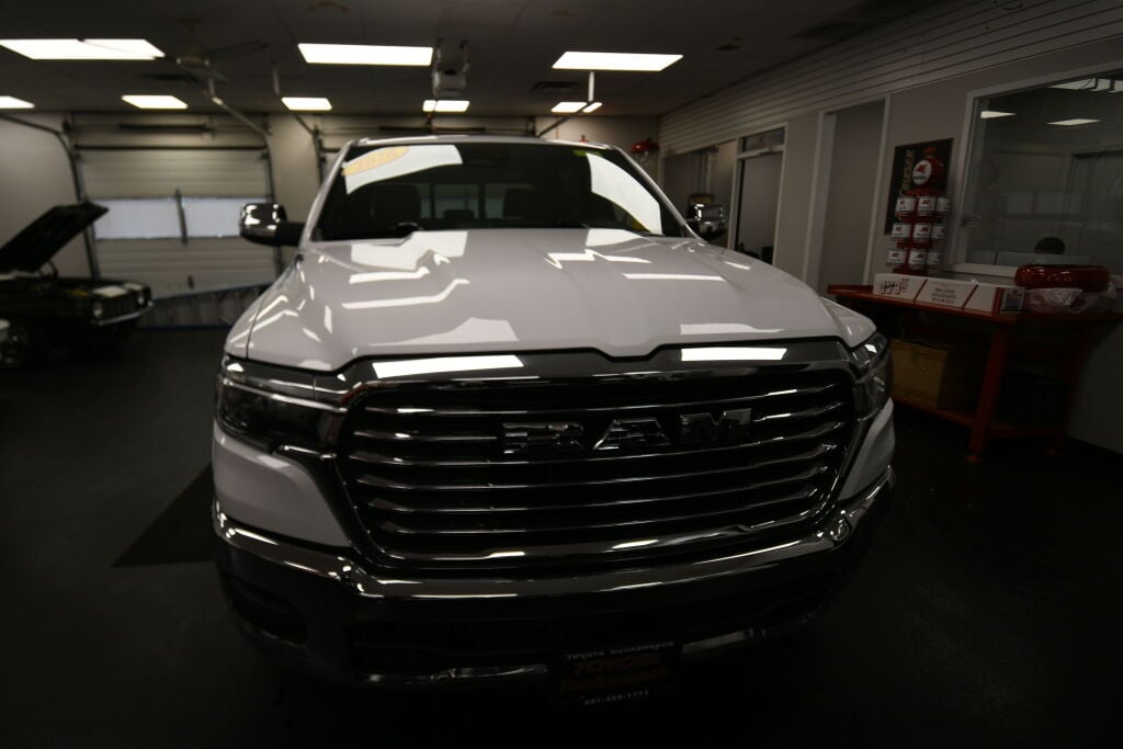 View vehicle photo 3