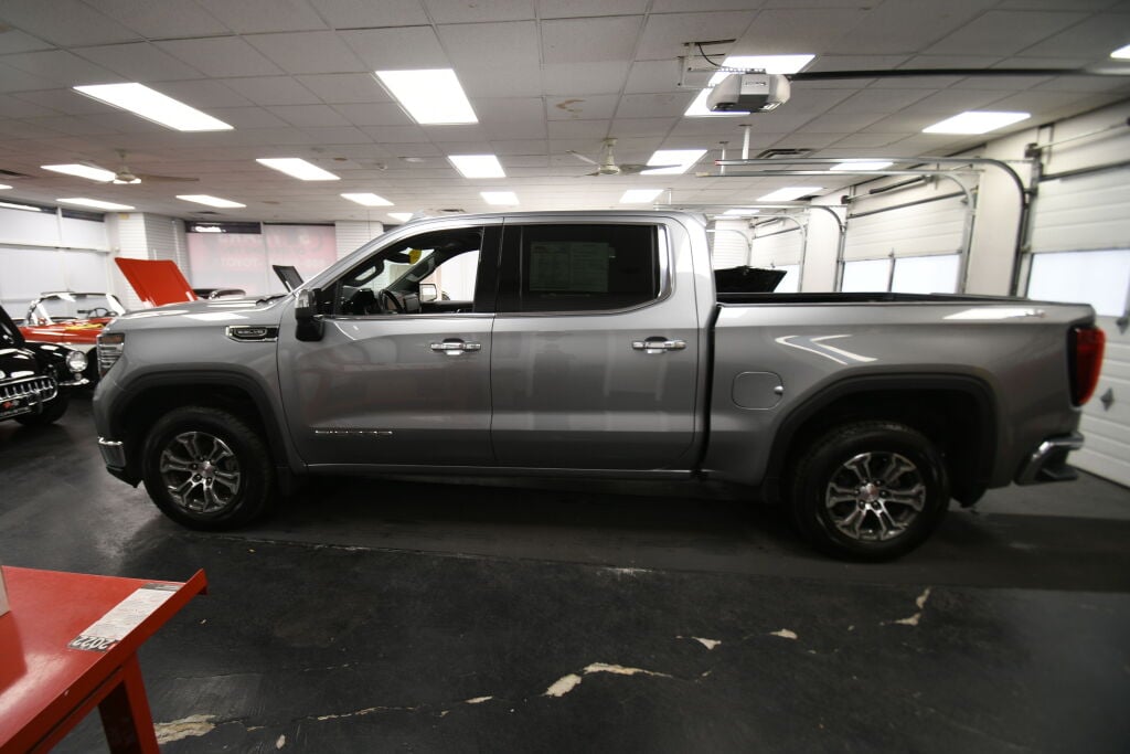 View vehicle photo 5