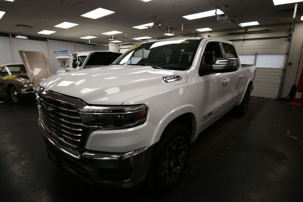 View vehicle photo 4