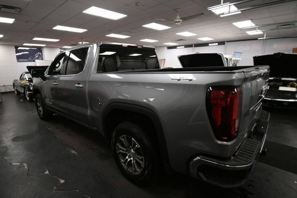 View vehicle photo 6