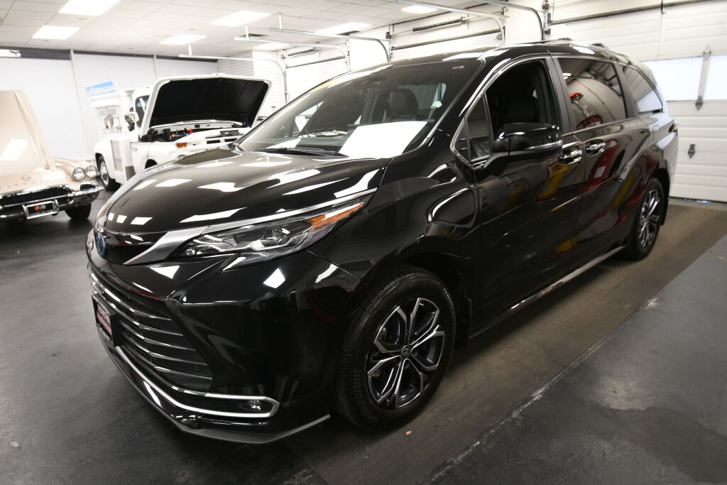 View vehicle photo 4