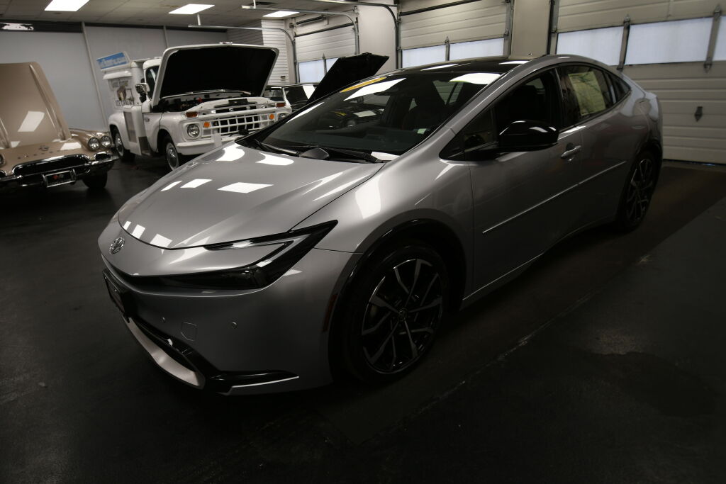 View vehicle photo 4