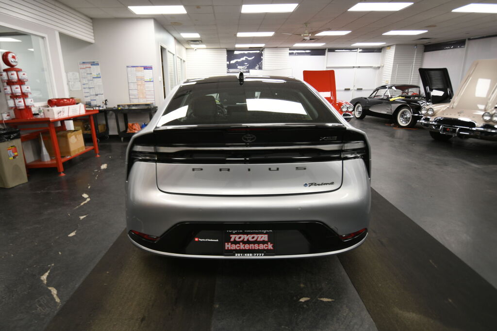 View vehicle photo 7
