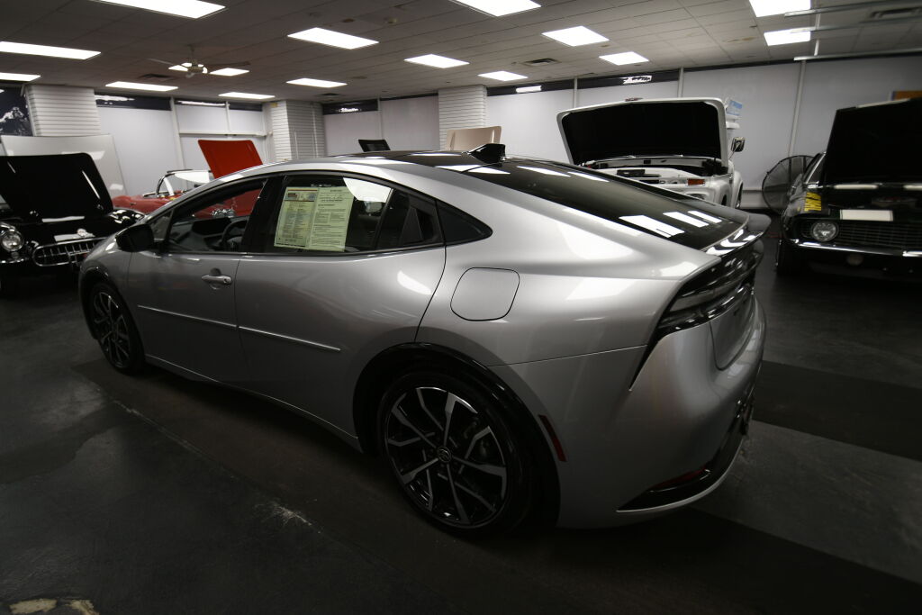 View vehicle photo 6