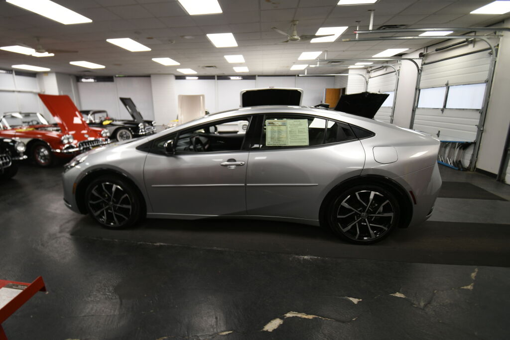 View vehicle photo 5