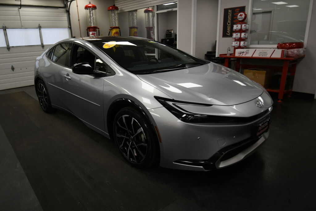 View vehicle photo 2