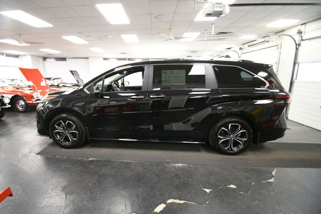 View vehicle photo 5