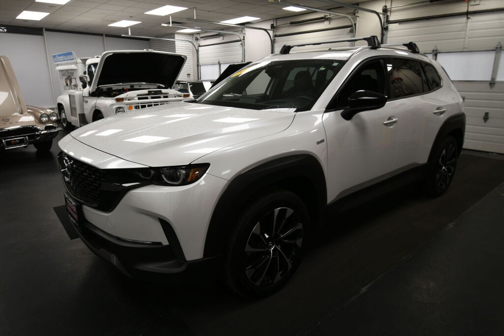 View vehicle photo 4