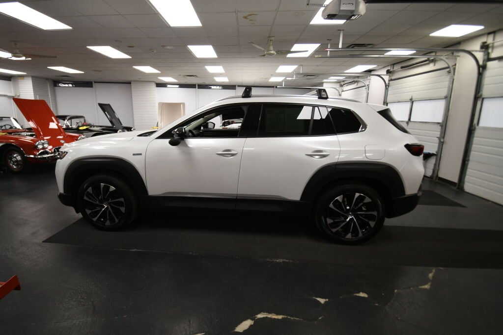 View vehicle photo 5