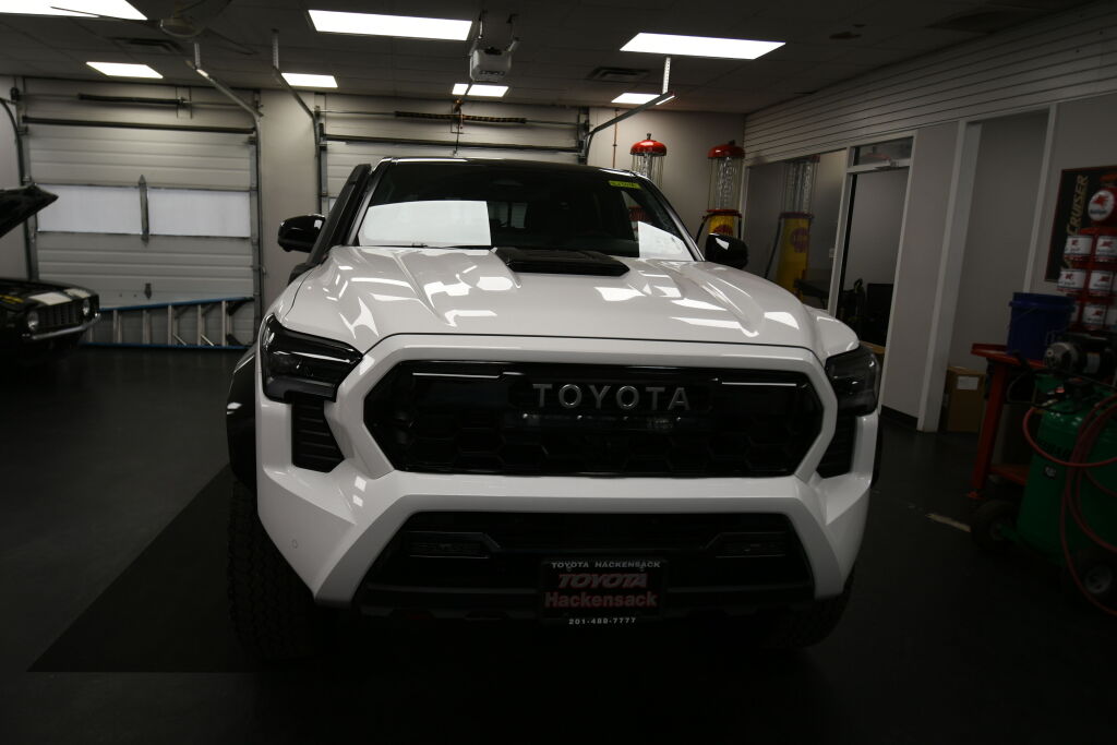 View vehicle photo 3