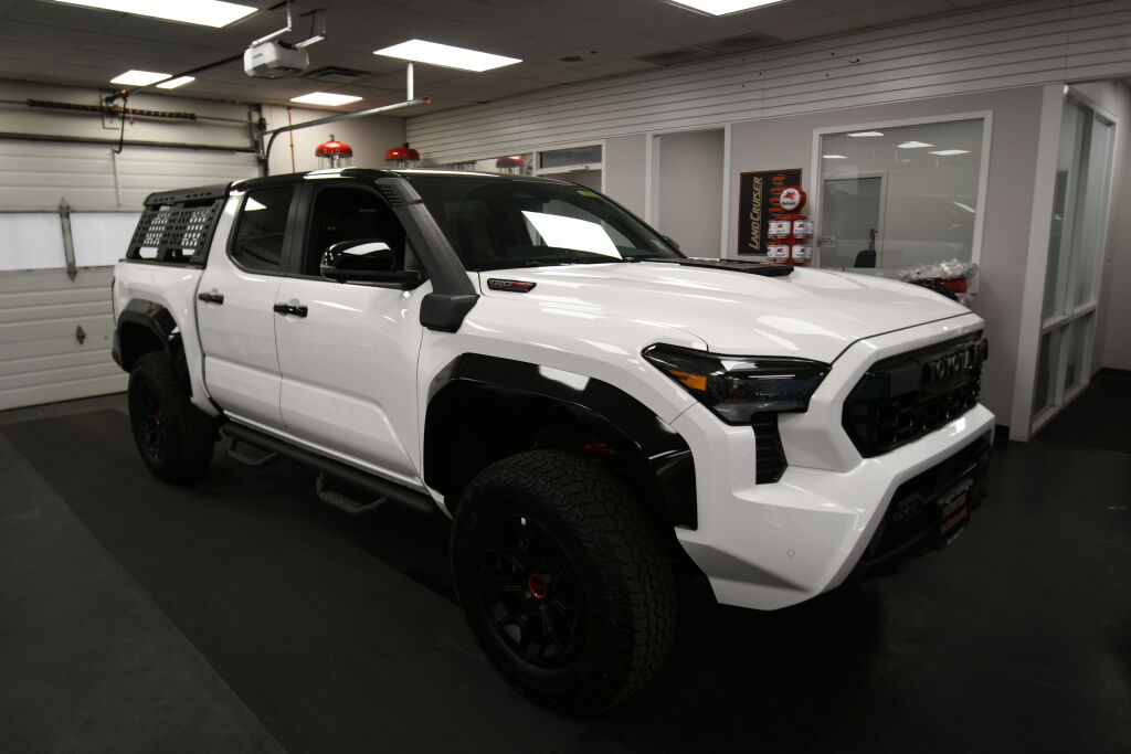 View vehicle photo 2