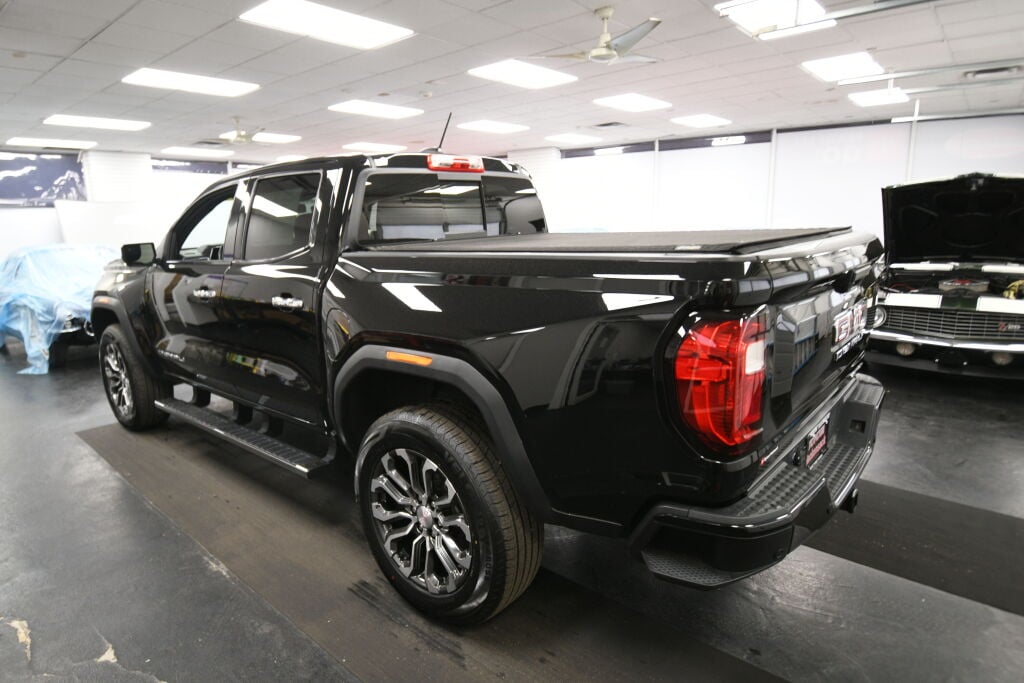 View vehicle photo 6