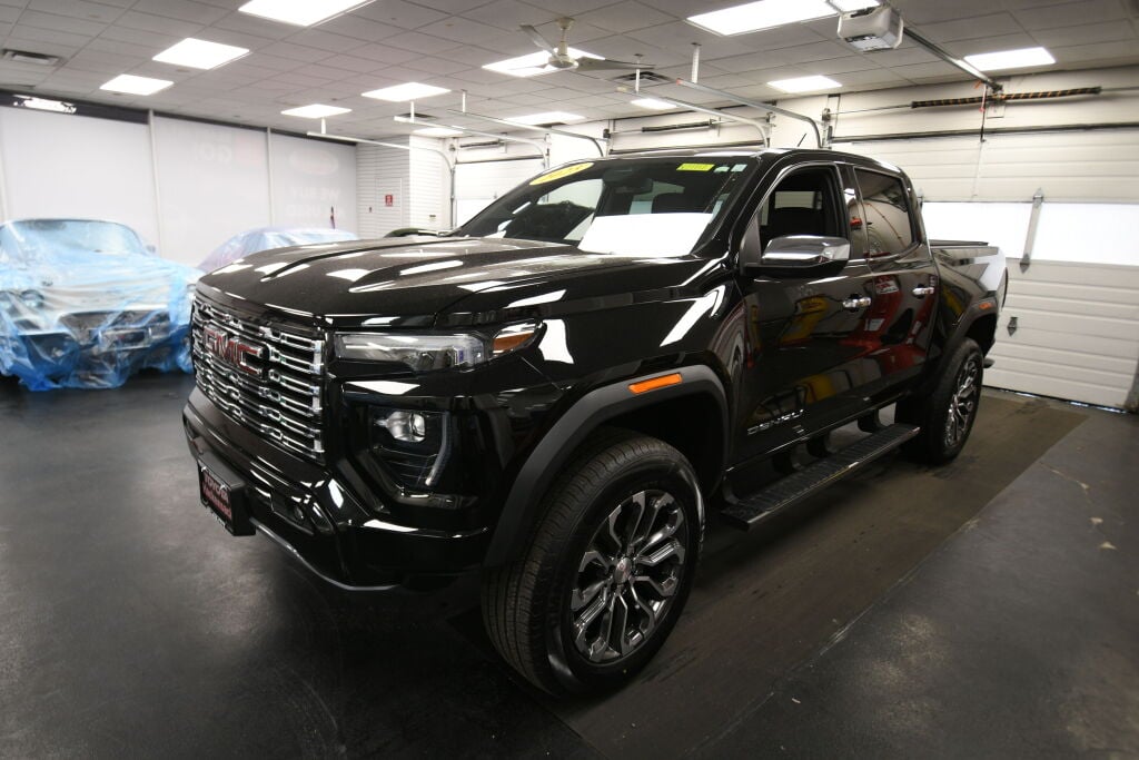 View vehicle photo 4