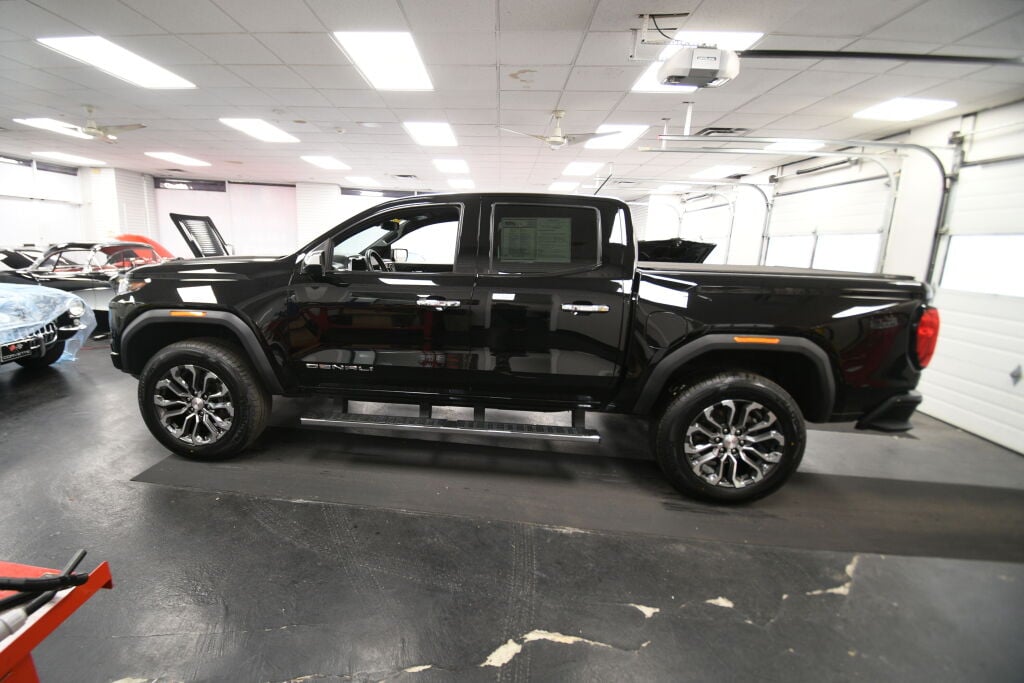 View vehicle photo 5