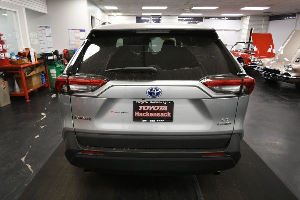 View vehicle photo 7