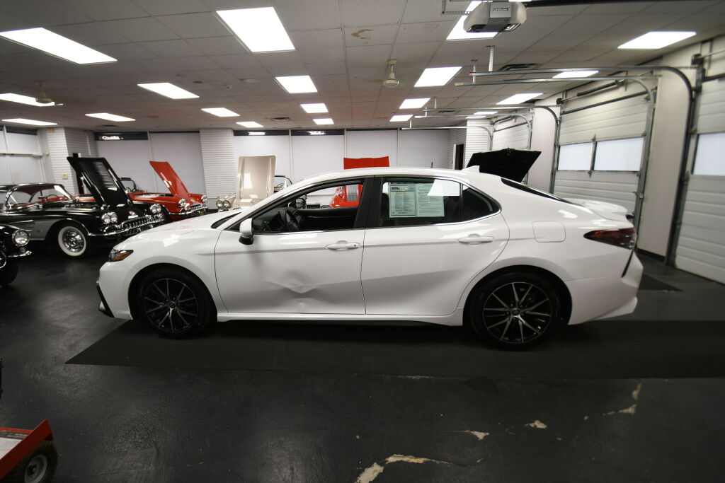 View vehicle photo 5