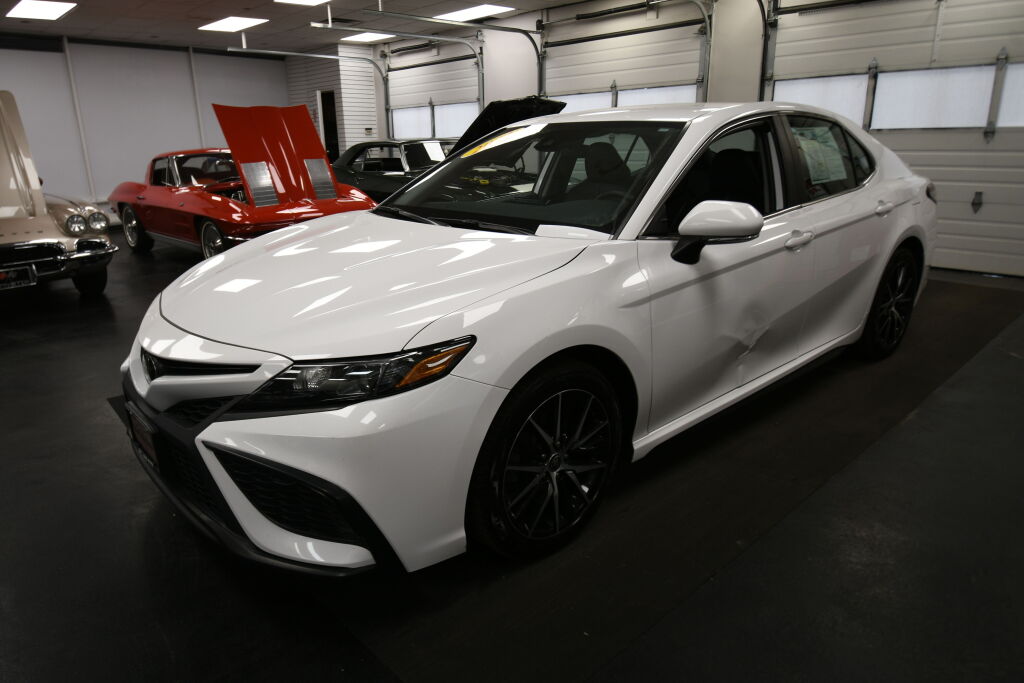 View vehicle photo 4