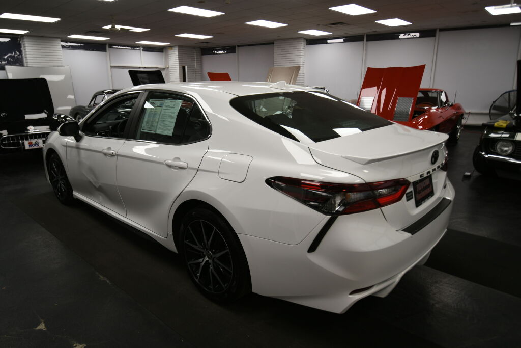 View vehicle photo 6