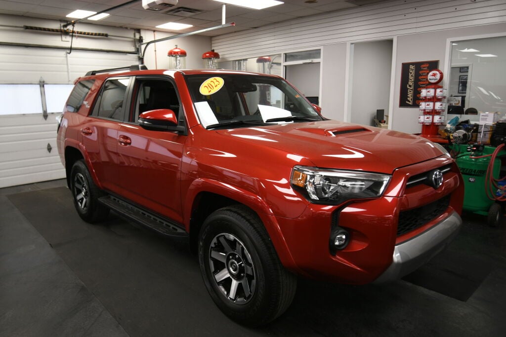 View vehicle photo 2