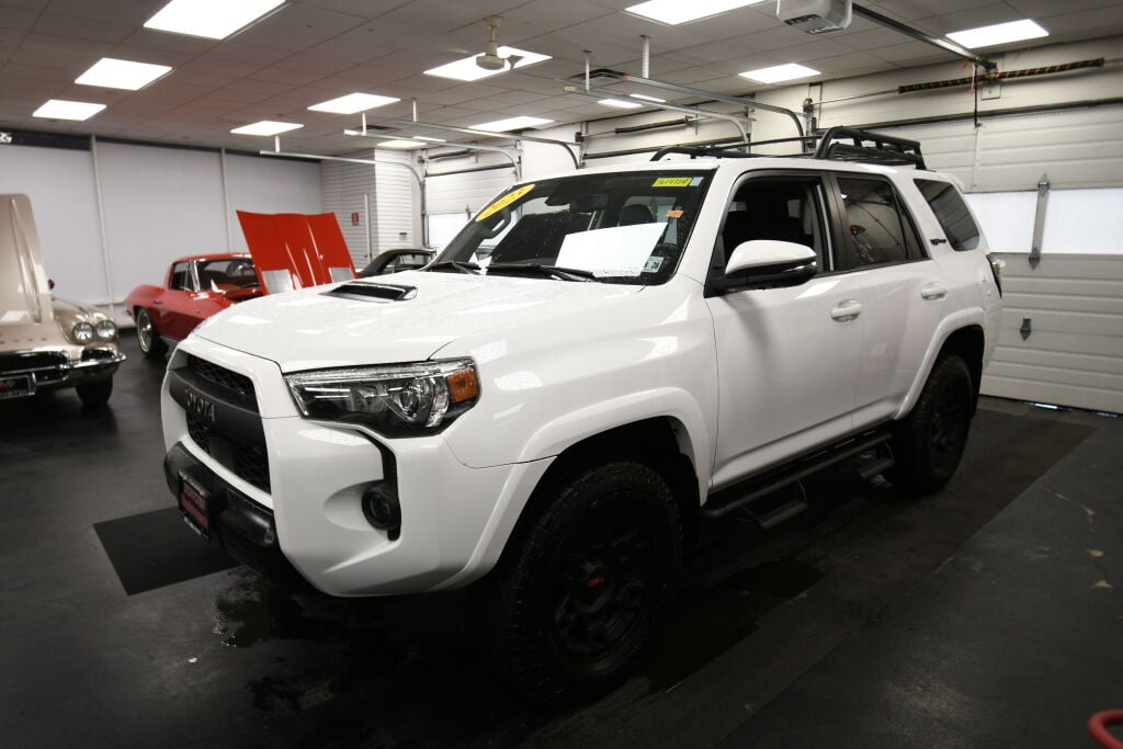 View vehicle photo 4