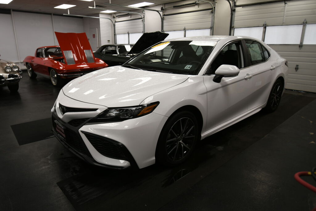 View vehicle photo 4