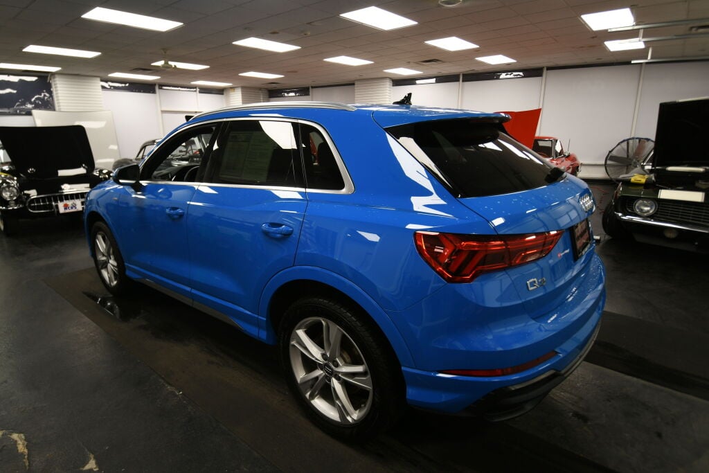 View vehicle photo 6
