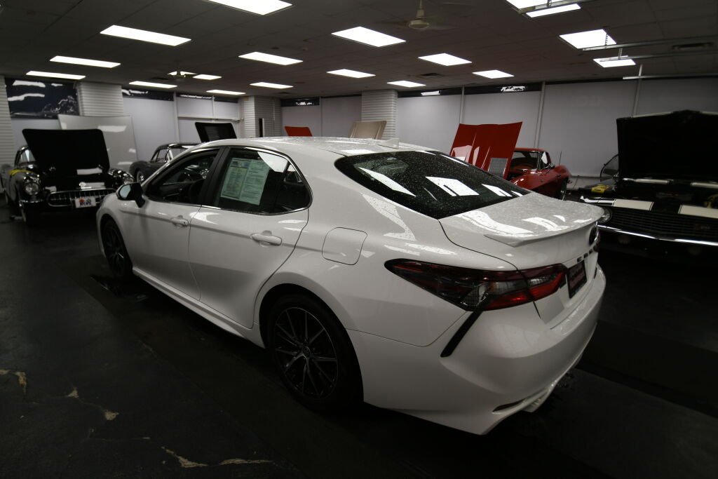 View vehicle photo 6