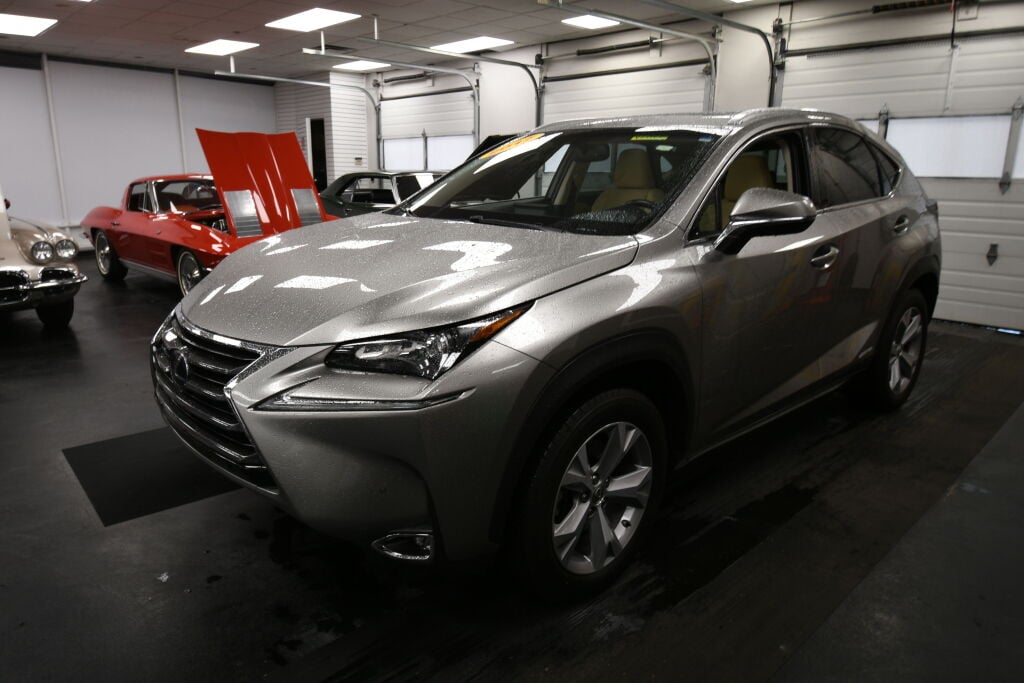 View vehicle photo 4
