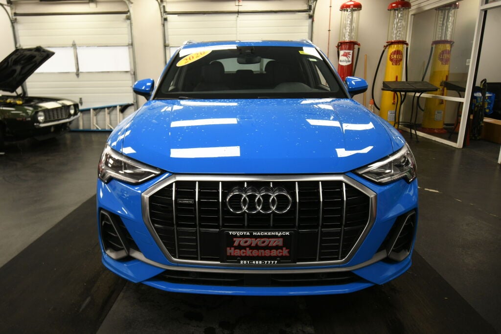 View vehicle photo 3