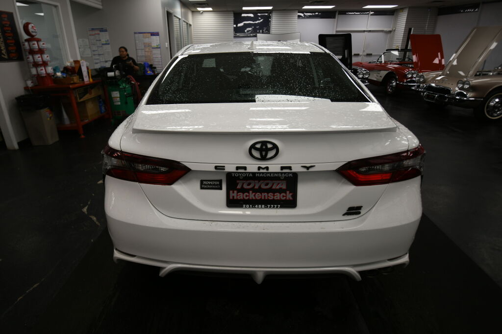 View vehicle photo 7
