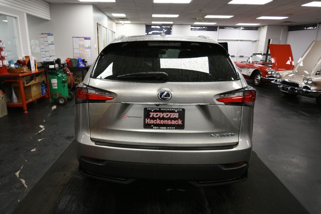 View vehicle photo 7