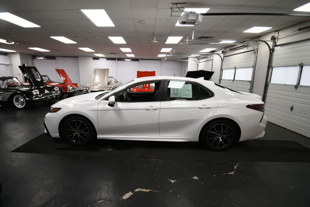 View vehicle photo 5