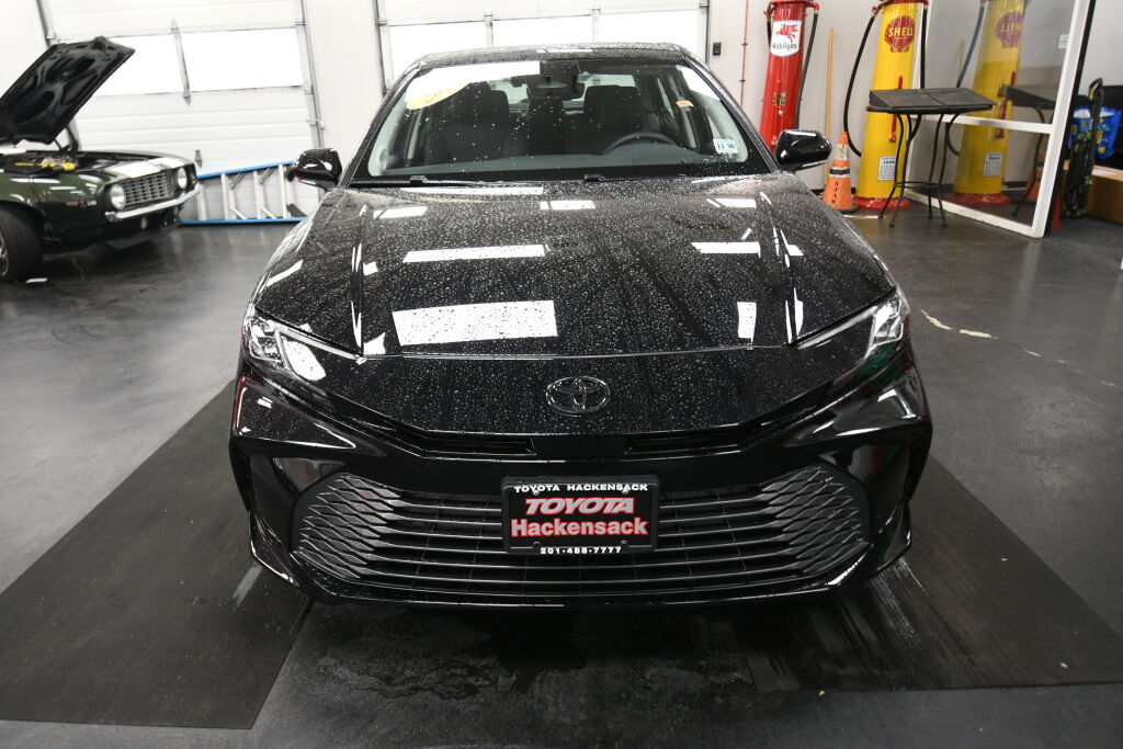 View vehicle photo 3
