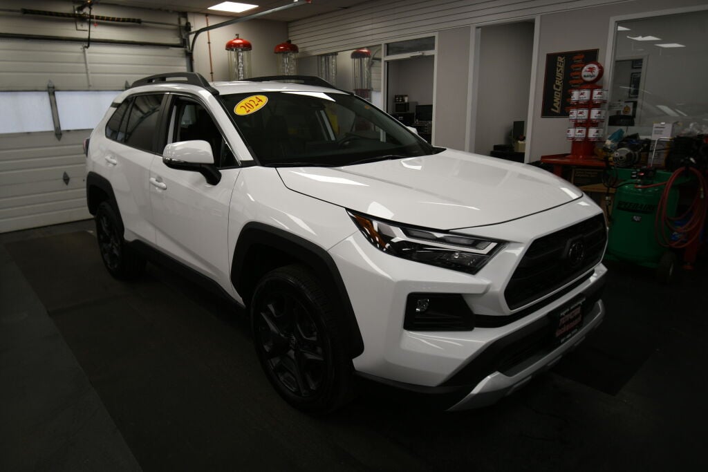 View vehicle photo 2