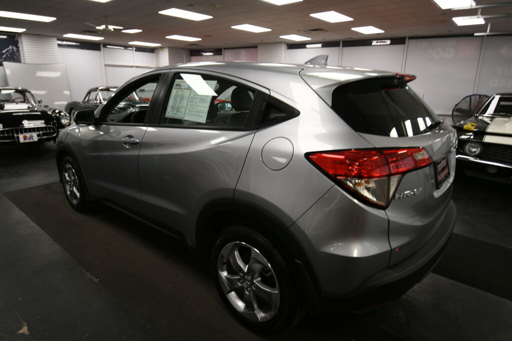 View vehicle photo 6