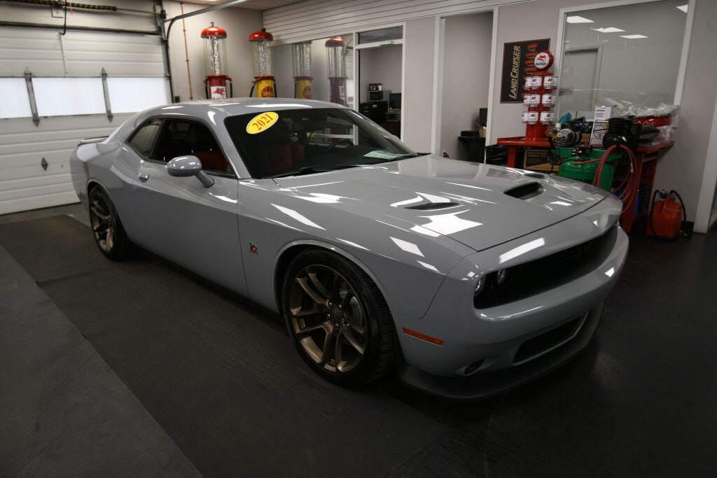 View vehicle photo 2