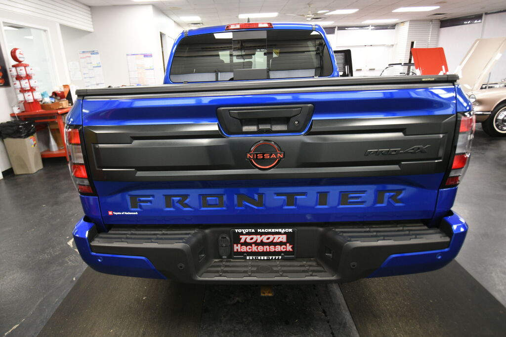 View vehicle photo 7