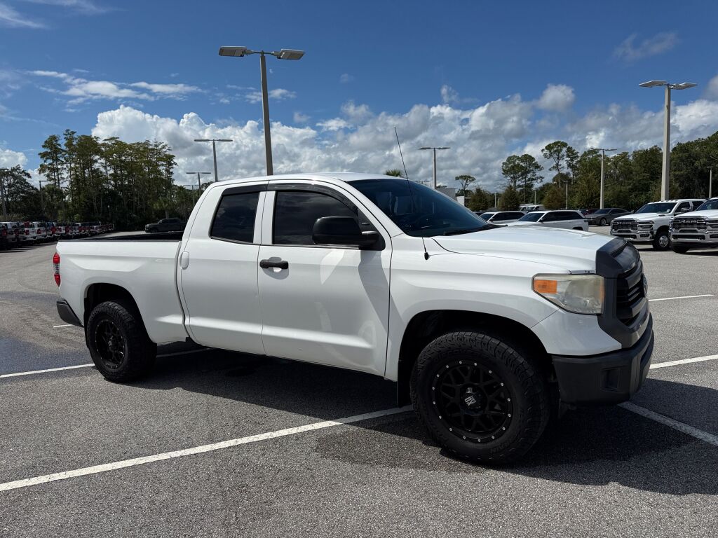 Super White 2016 Toyota Tundra Pickup Truck 4X2 6-Speed Automatic Overdrive
