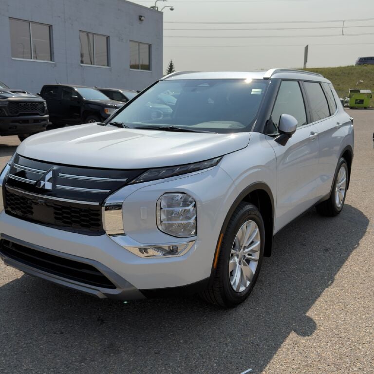 2026 Mitsubishi Outlander ES FWD
