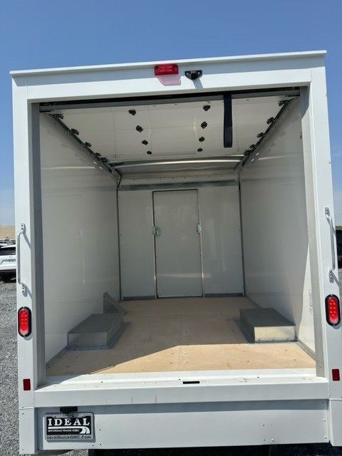 2025 GMC Savana 3500