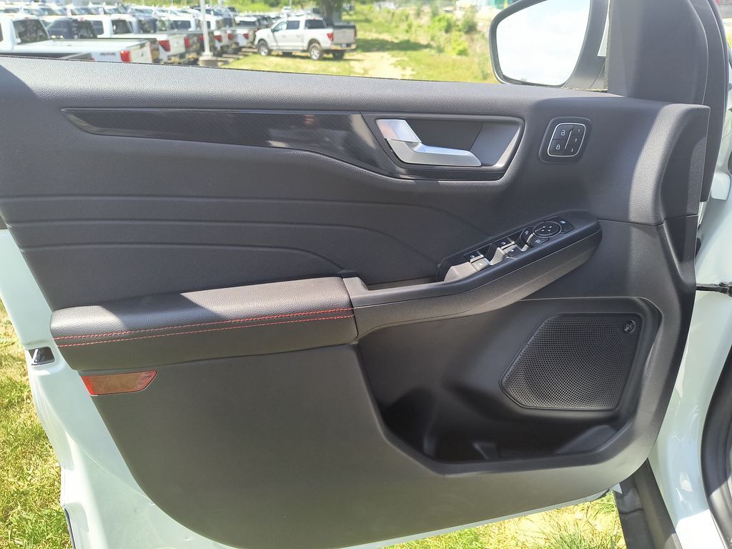2025 Ford Escape ST-Line Elite