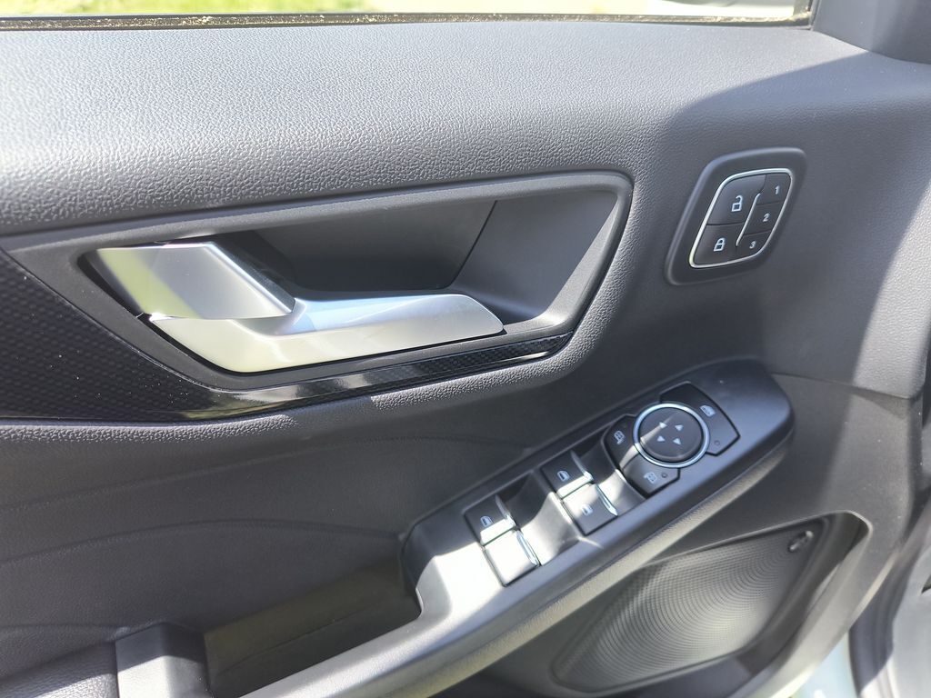 2025 Ford Escape ST-Line Elite