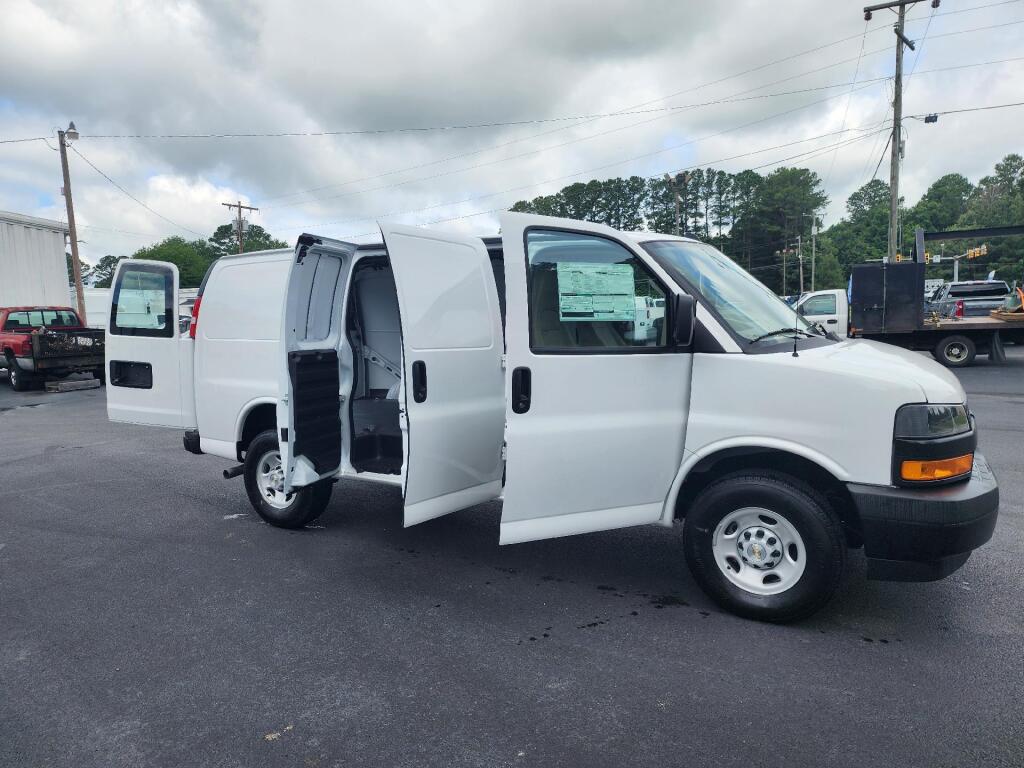 2024 Chevrolet Express 2500