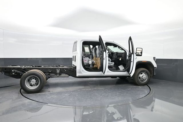 2025 GMC Sierra 3500HD CC Pro