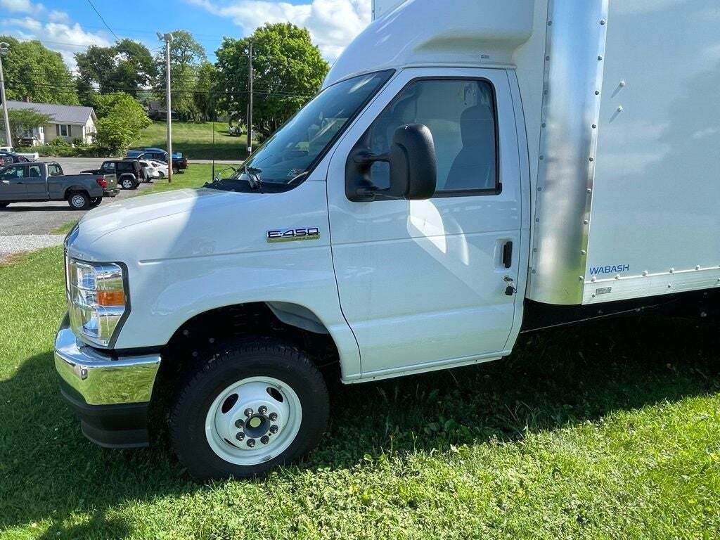 2024 Ford E-Series E-450 SD